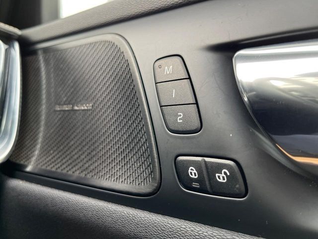 VOLVO V60 2019 Image 31