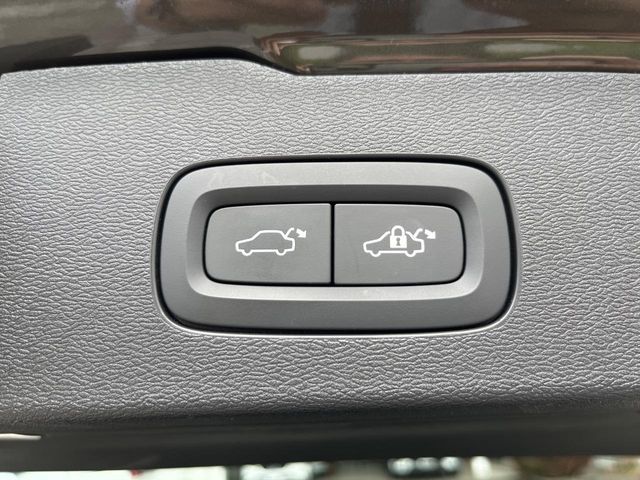 VOLVO V60 2019 Image 31