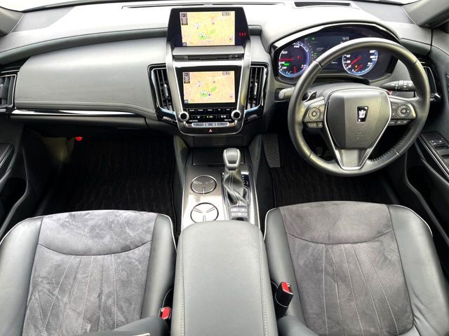 TOYOTA CROWN SEDAN HYBRID 2018 Image 31