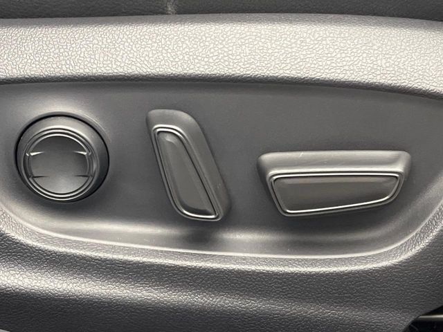 TOYOTA CAMRY HYBRID 2019 Image 31