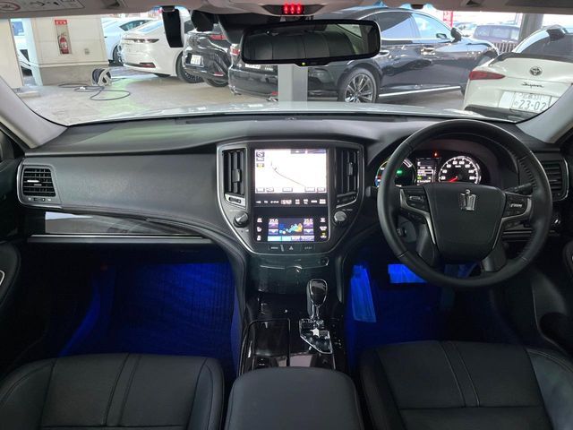 TOYOTA CROWN SEDAN HYBRID 2017 Image 31