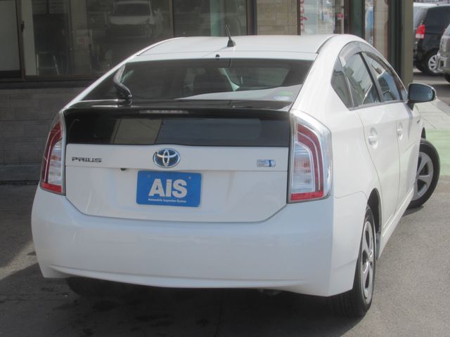 TOYOTA PRIUS 2014 Image 31