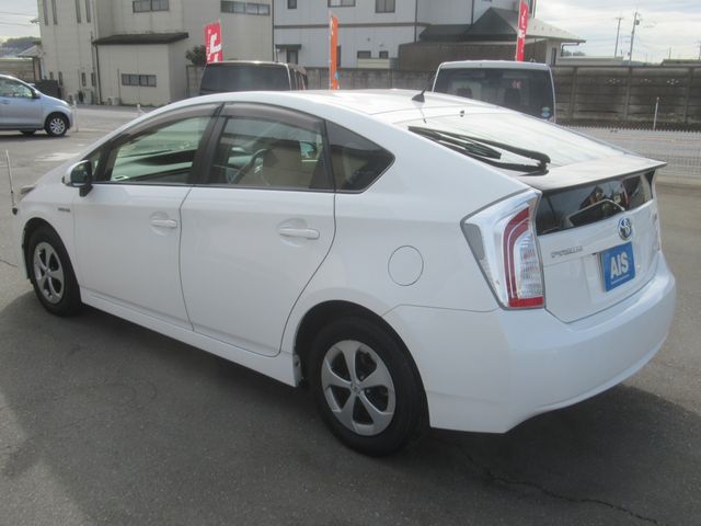 TOYOTA PRIUS 2014 Image 31