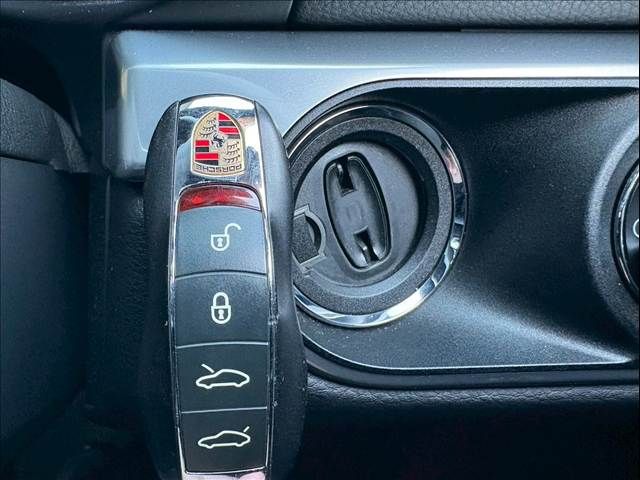 PORSCHE 718CAYMAN 2018 Image 31