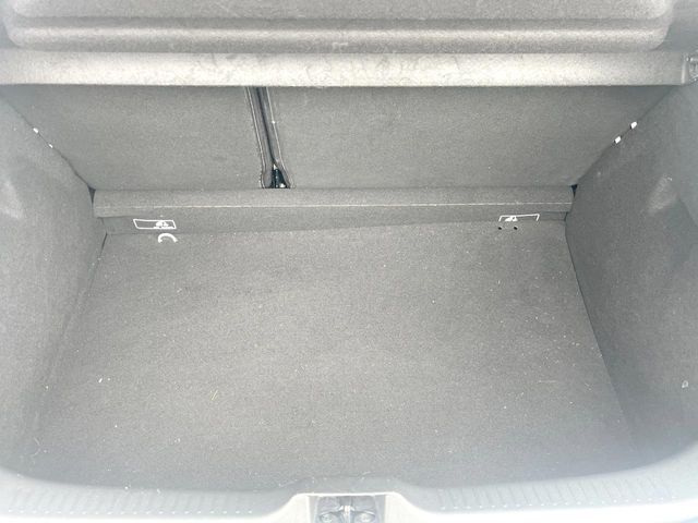 RENAULT LUTECIA 2018 Image 31