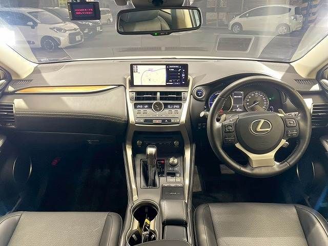 TOYOTA LEXUS NX300H 2018 Image 31