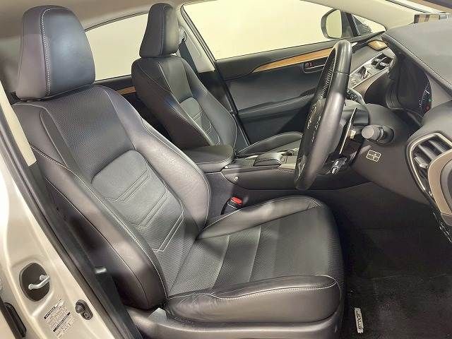 TOYOTA LEXUS NX300H 2018 Image 31