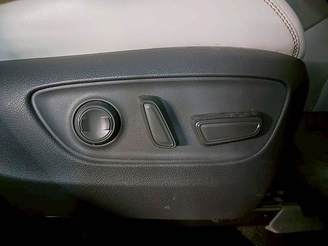 TOYOTA RAV4 HYBRID 4WD 2019 Image 31