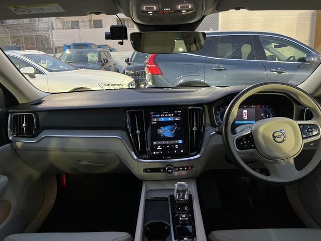 VOLVO V60 2022 Image 31