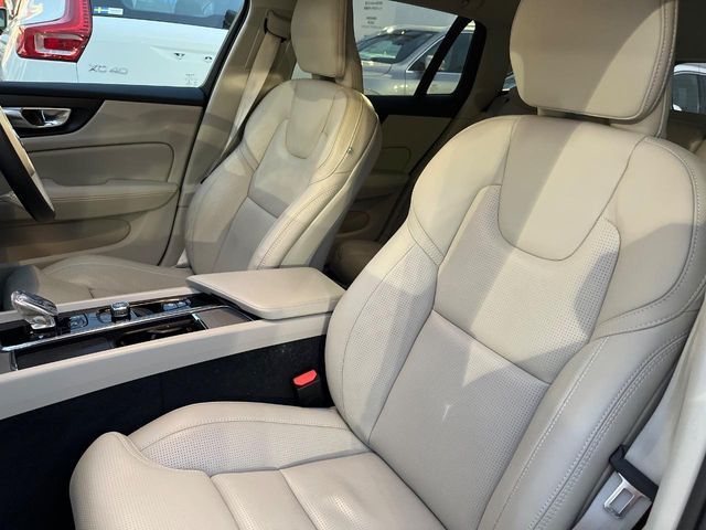 VOLVO V60 2022 Image 31