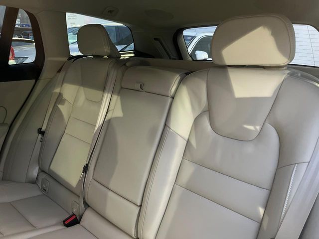 VOLVO V60 2022 Image 31