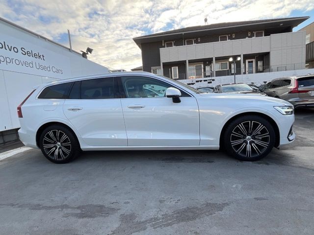 VOLVO V60 2022 Image 31