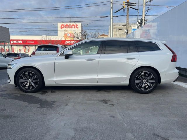 VOLVO V60 2022 Image 31