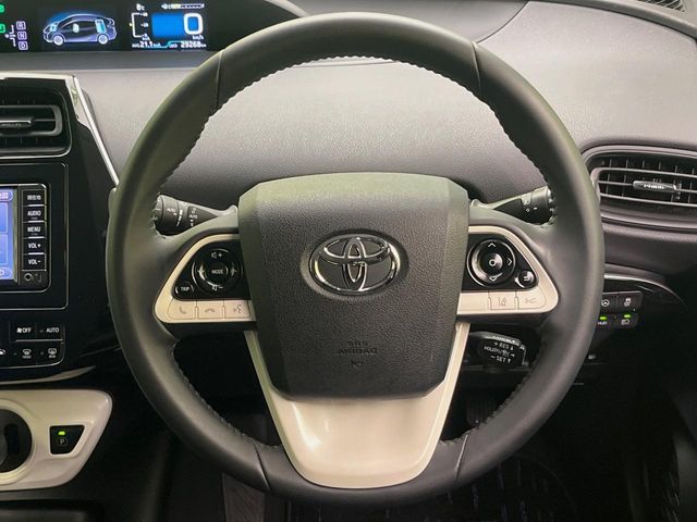 TOYOTA PRIUS 2017 Image 31