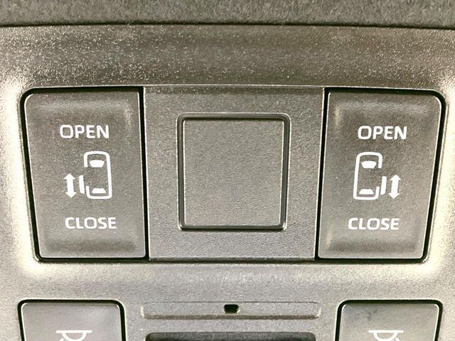 TOYOTA VOXY HYBRID 2023 Image 31