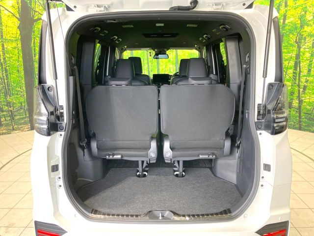 TOYOTA VOXY HYBRID 2023 Image 31