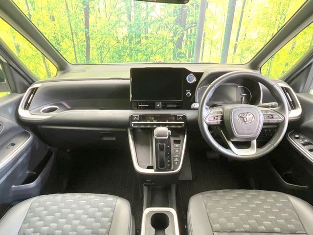 TOYOTA VOXY HYBRID 2022 Image 31