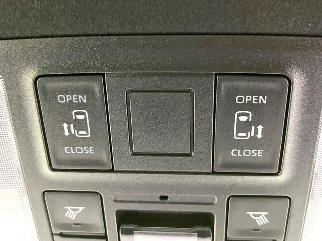 TOYOTA VOXY HYBRID 2022 Image 31