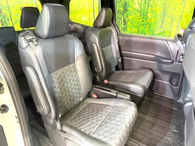 TOYOTA VOXY HYBRID 2022 Image 31