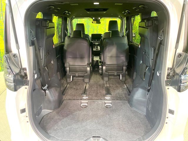 TOYOTA VOXY HYBRID 2022 Image 31