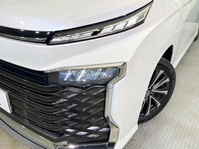 TOYOTA VOXY HYBRID 2022 Image 31