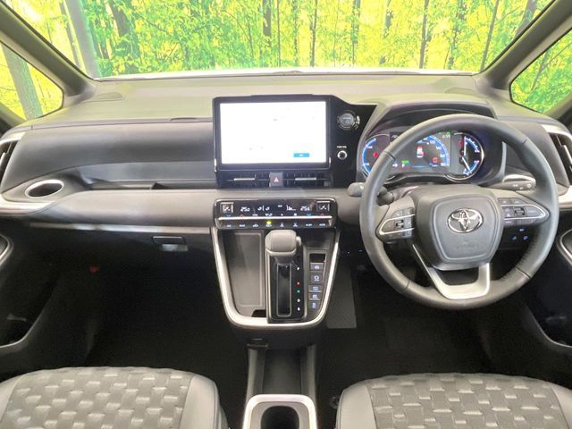TOYOTA VOXY HYBRID 2025 Image 31