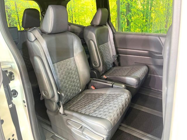 TOYOTA VOXY HYBRID 2025 Image 31