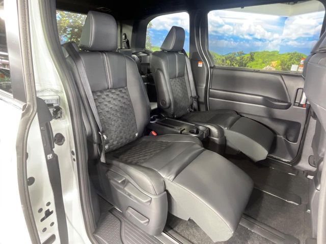 TOYOTA VOXY HYBRID 2025 Image 31