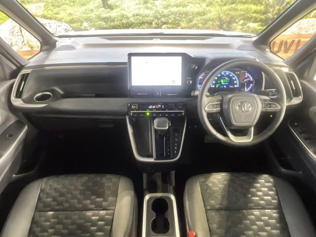 TOYOTA VOXY HYBRID 2023 Image 31