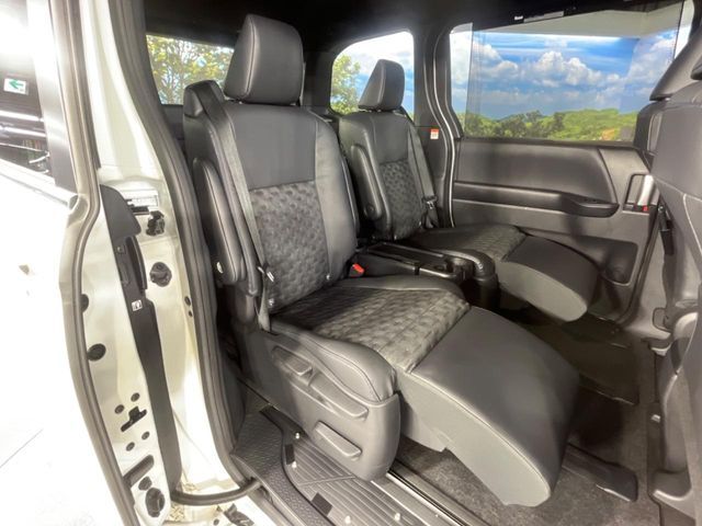 TOYOTA VOXY HYBRID 2023 Image 31