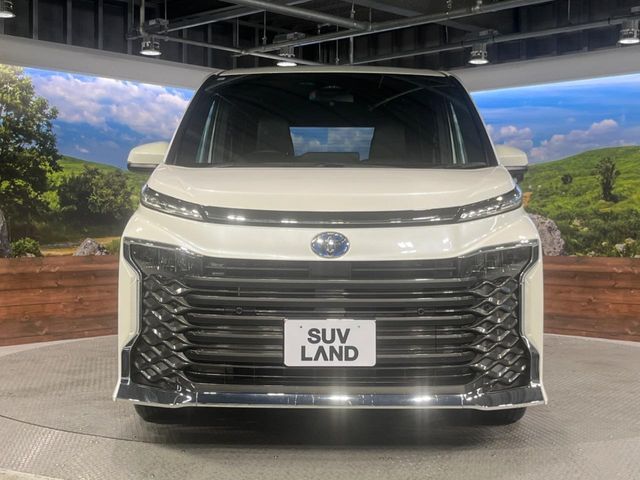 TOYOTA VOXY HYBRID 2023 Image 31