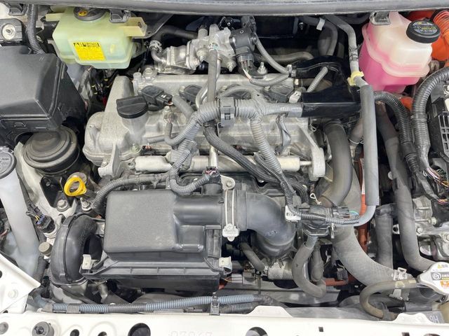 TOYOTA AQUA 2015 Image 31