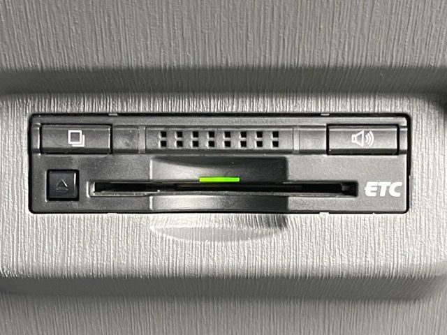 TOYOTA PRIUS ALPHA 2013 Image 31