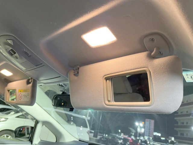 TOYOTA PRIUS ALPHA 2013 Image 31