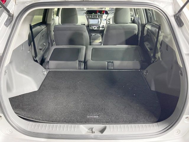 TOYOTA PRIUS ALPHA 2013 Image 31