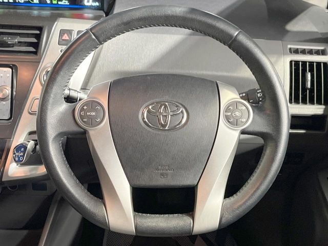 TOYOTA PRIUS ALPHA 2013 Image 31