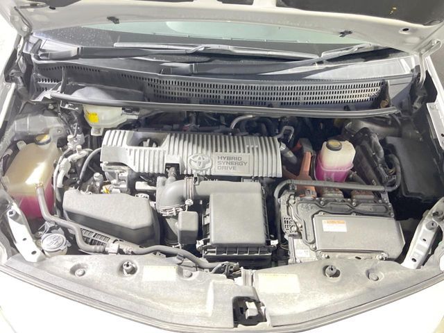 TOYOTA PRIUS ALPHA 2013 Image 31