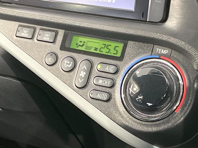 TOYOTA AQUA 2013 Image 31