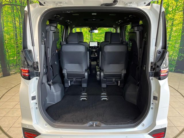 TOYOTA VOXY HYBRID 2025 Image 31