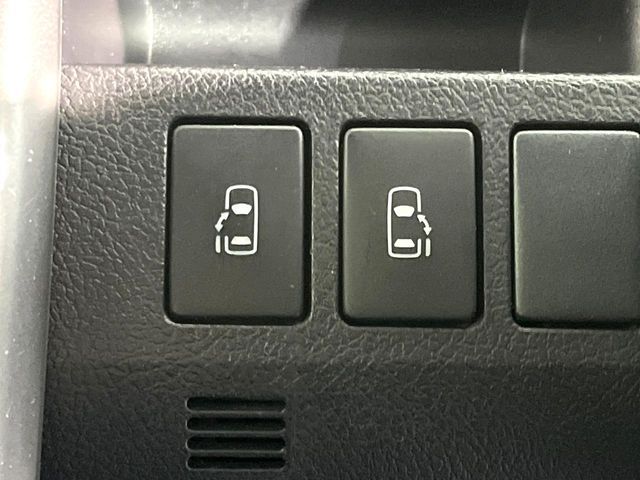 TOYOTA VOXY 2012 Image 31