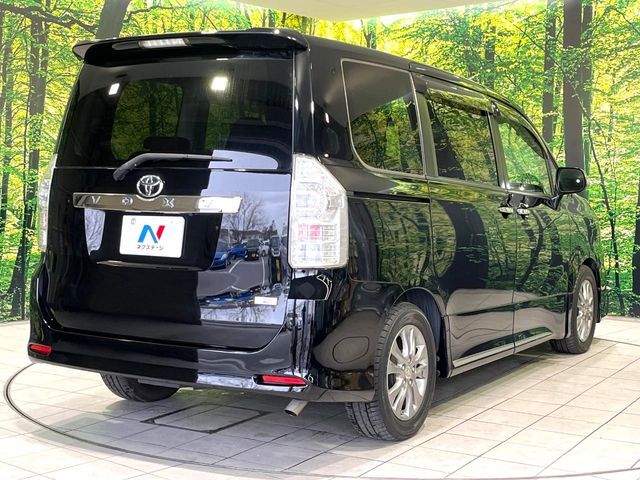 TOYOTA VOXY 2012 Image 31