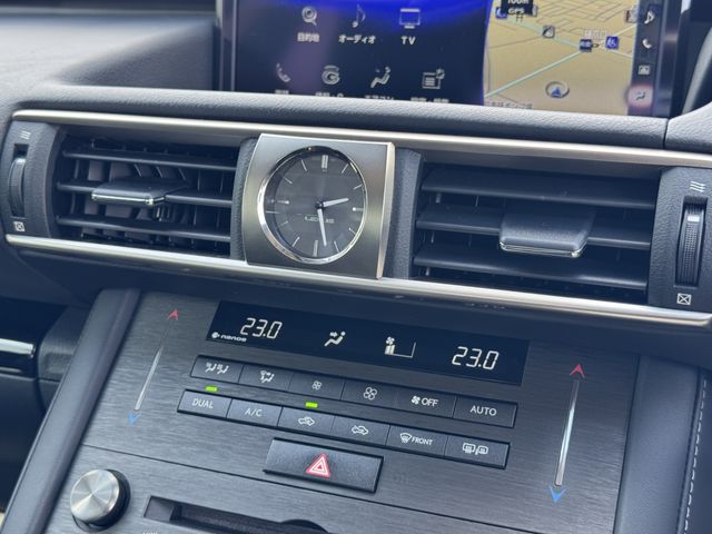 TOYOTA LEXUS IS350 2019 Image 31