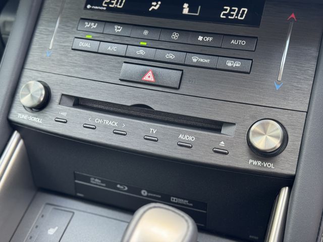 TOYOTA LEXUS IS350 2019 Image 31