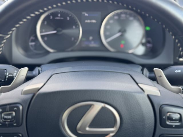 TOYOTA LEXUS IS350 2019 Image 31