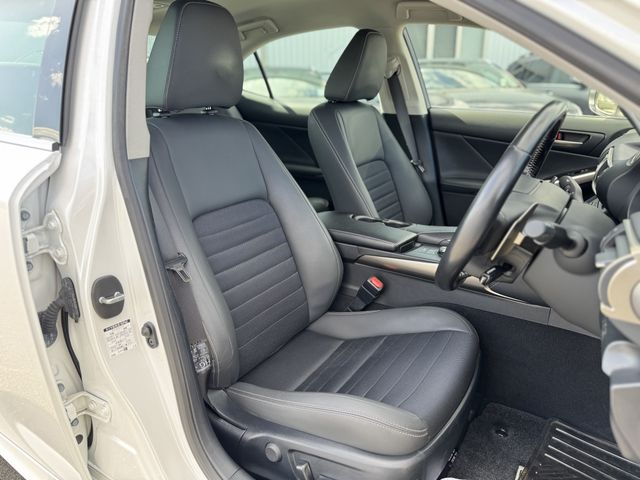 TOYOTA LEXUS IS350 2019 Image 31