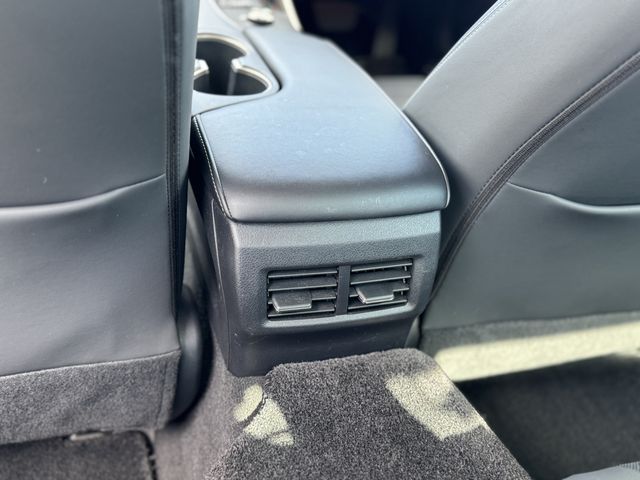 TOYOTA LEXUS IS350 2019 Image 31