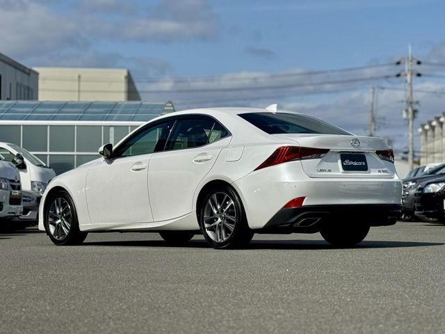 TOYOTA LEXUS IS350 2019 Image 31