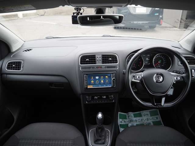 VOLKSWAGEN POLO 2017 Image 31
