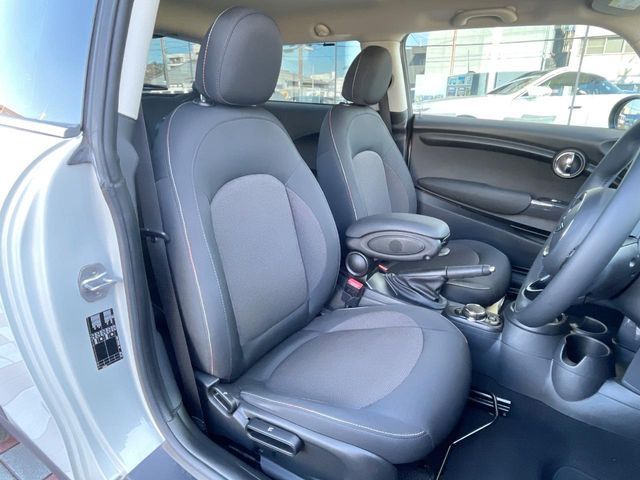 BMW MINI COOPER D 2019 Image 31