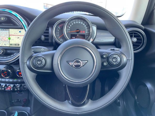 BMW MINI COOPER D 2019 Image 31